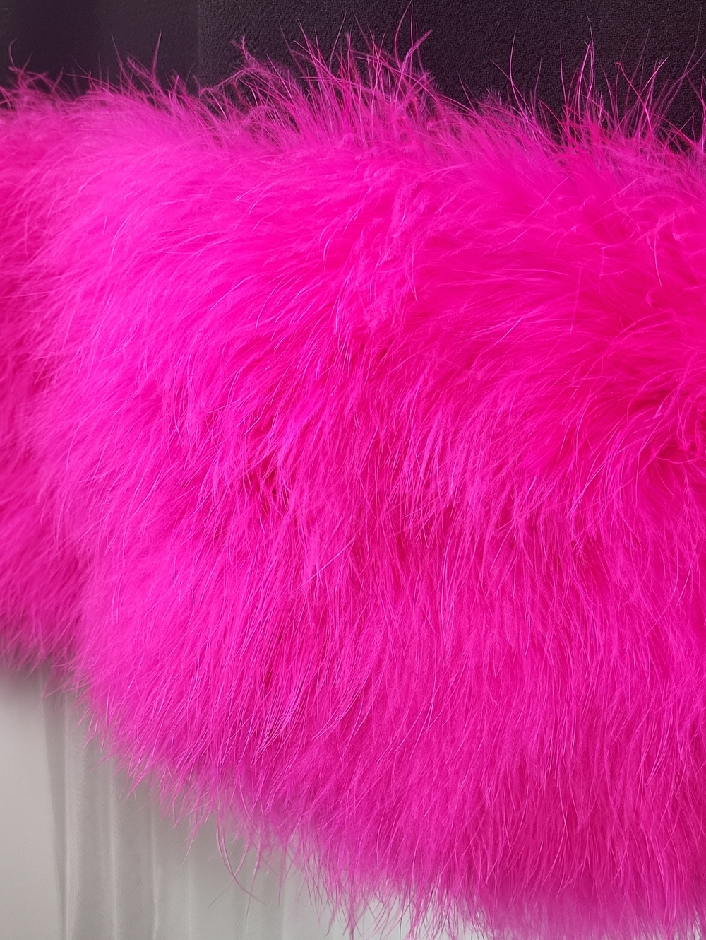 Lisa Perry Barneys New York Black Shift Dress with Hot Pink Feather Trim. Size 8 - Picture 4 of 16